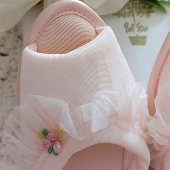 UNWORN, PRECIOUS, PINK BRIDAL SLIPPERS IN ORIGINAL GIFT BOX FROM THE 1950S! - Picture 4 of 15